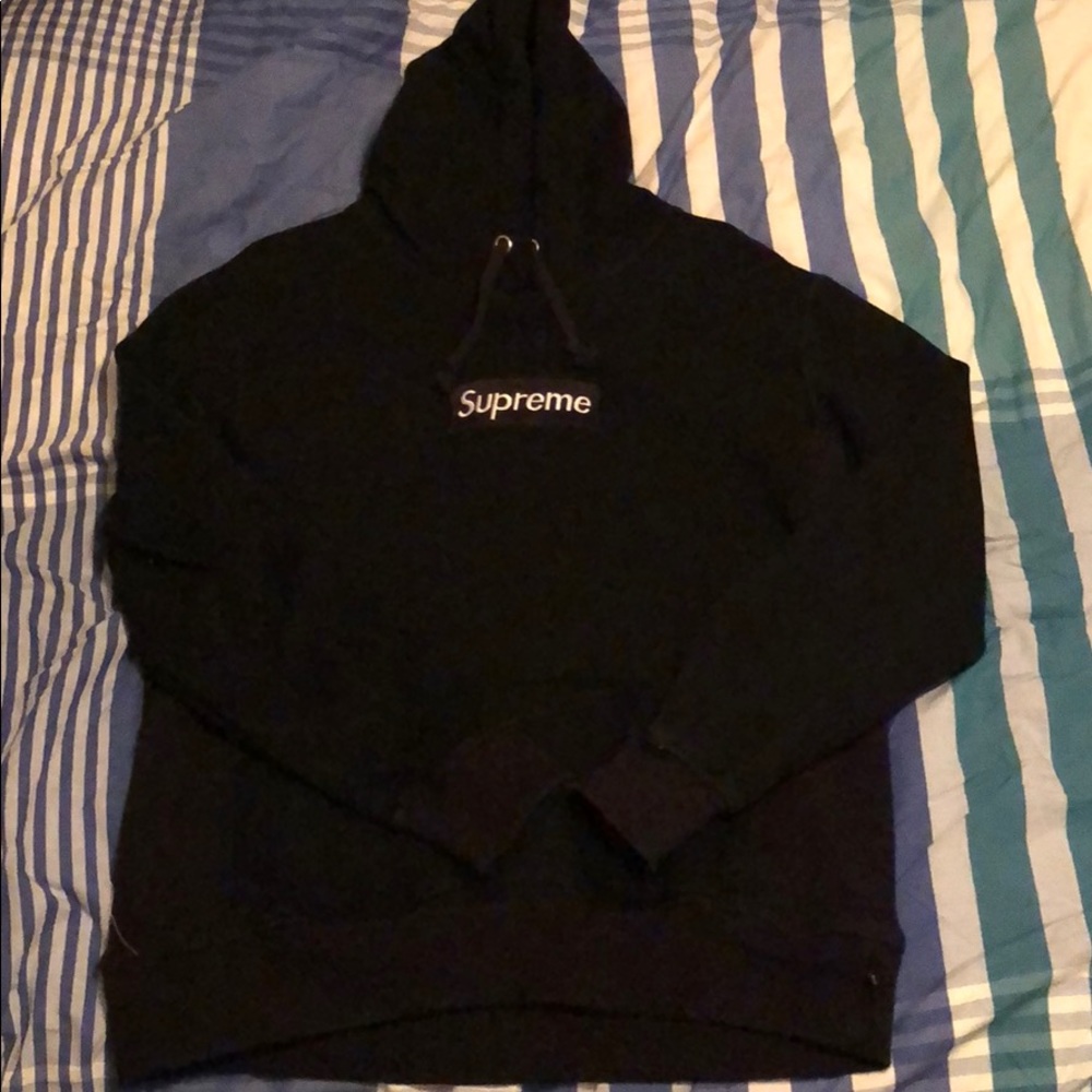 UA Supreme box logo